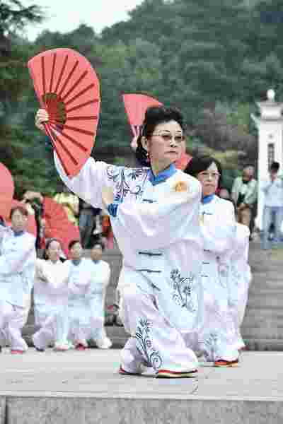 《【这就是贵州 我为贵州代言】聚焦贵州体育旅游扶贫》