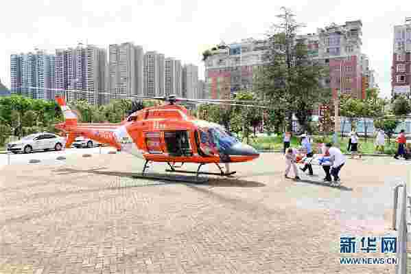 贵州启动航空医疗救援紧急转运山体滑坡事故重伤儿童