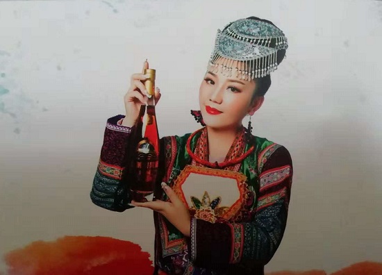 苗族歌手杨燕为家乡农特产品代言 助推“黔货出山”