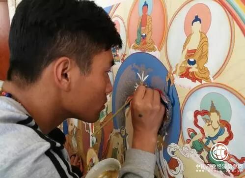 青海黄南:“热贡艺术”助推脱贫梦想成真