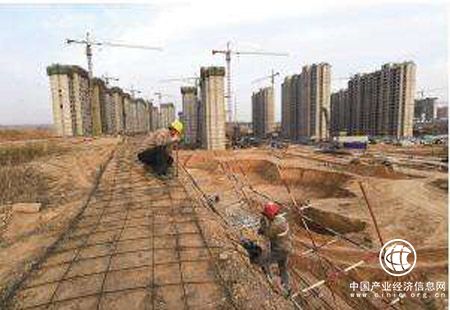 各地楼市频出重拳 土地市场“微降温”