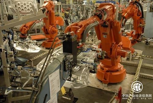 中国机器人市场呈爆发性增长 人才需求缺口大