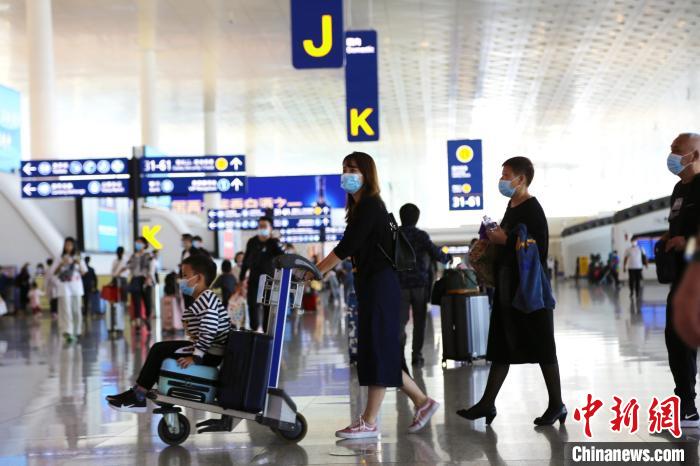 武汉天河机场国庆中秋假期旅客吞吐量达52万人次