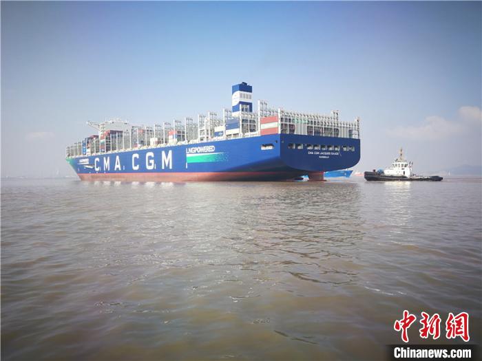 中国制造“绿色巨无霸”首靠宁波舟山港