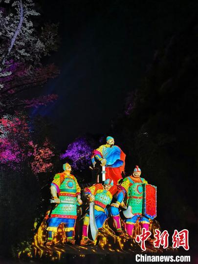 迎国庆中秋 四川《剑门长歌》实景崖壁灯光演艺秀面世