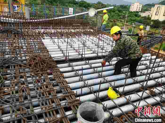 新建福厦铁路厦漳段首联连续梁成功合龙