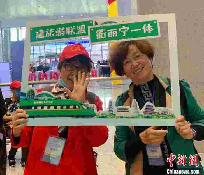 衢宁铁路首趟旅游列车开行:山海呼应共奔致富路
