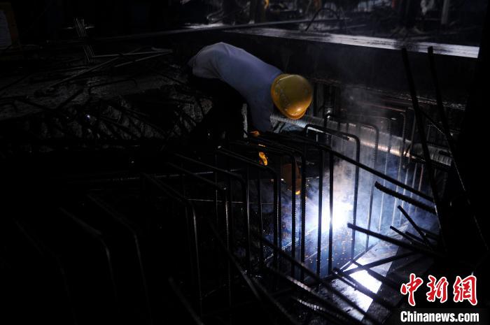广西大浦高速平陆运河特大桥顺利合龙 通车后将提速粤桂互联互通