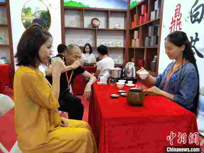 第十二届湖南茶业博览会开幕 展精准扶贫成果