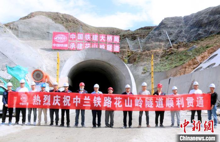 花山岭隧道贯通为中兰高铁开通按下“快进键”