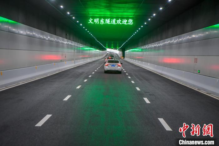 海南首条过江城市道路隧道通车 推动自贸港重点园区建设