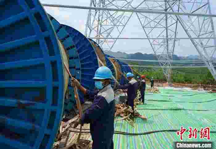 雅中—江西特高压直流输电线路工程川滇段进入架线施工阶段
