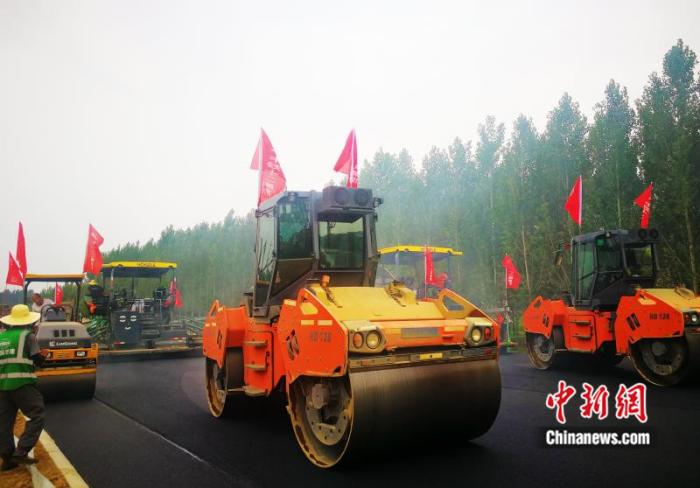 雄安新区首条建材运输快捷公路通道全线贯通