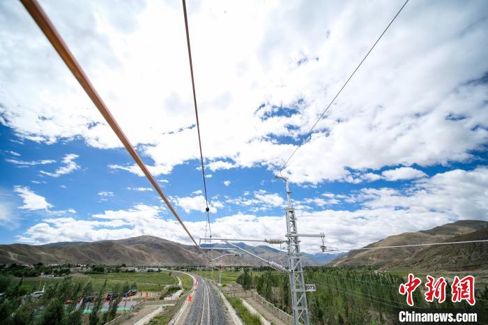 拉林铁路接触网专业首件工程成功建成