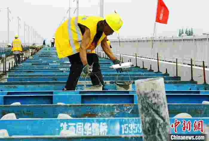 盐通铁路建设稳步推进 4标无砟轨道施工完成