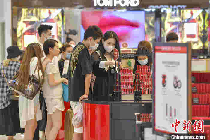 海南离岛旅客每年每人免税购物额度由3万元提至10万元