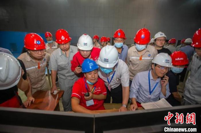 乌东德水电站首台发电机组进入72小时试运行