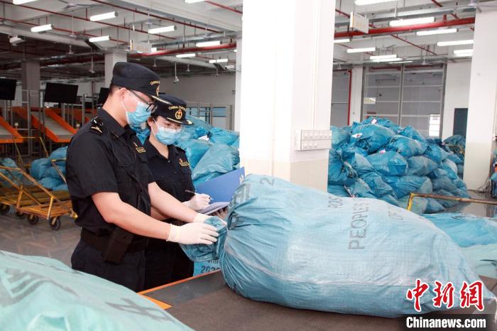 东莞石龙中欧运邮班列进入常态化运行