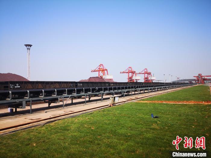 湖南城陵矶港“吞”下巨型“胶囊” 百年老港变身环保新地标