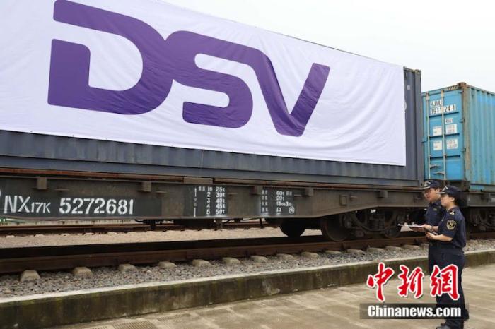 中国至西班牙国际合作防疫物资专列从义乌启程