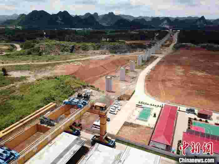 贵南高铁广西段桥梁工程进度过半 全线预计2023年建成通车