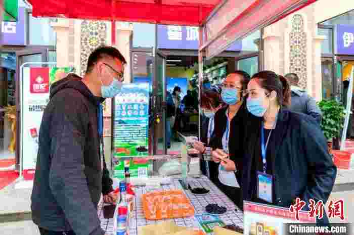 “塞外江南”新疆伊犁办地产农副产品展销会助力脱贫攻坚