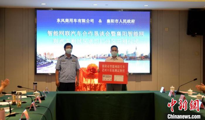 东风首款自动驾驶工程车在湖北老河口市实景测试