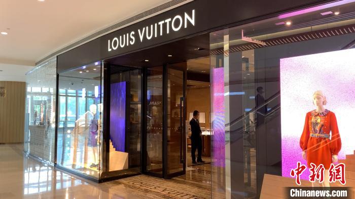 奢侈品“扎堆”涨价：上海门店顾客寥寥 购买热度急速“降温”
